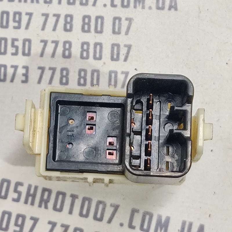 Регулятор сидіння Outlander XL 06-12 2.0D Лівий OEM 8610a051