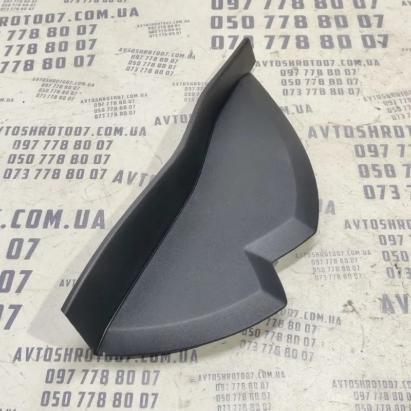 Накладка Mitsubishi Outlander XL 06-12 2.0D Пр 8002a056zz
