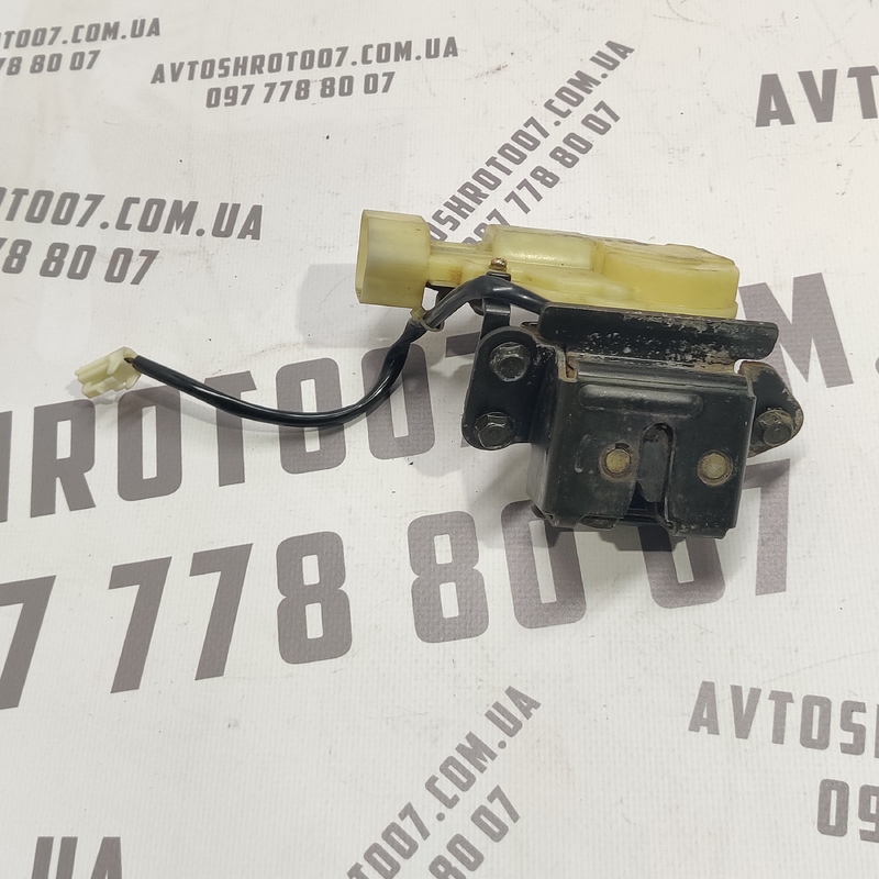 Замок кришки багажника Mazda Premacy (99-05) 1.8 Бензин зад