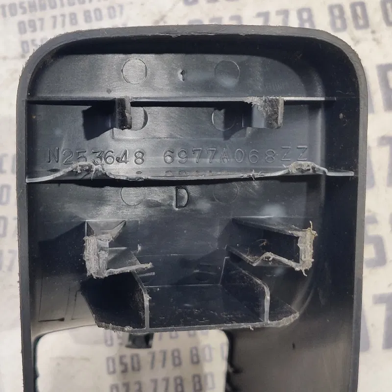 Накладка Mitsubishi Outlander XL 06-12 2.0D OEM 6977a068zz