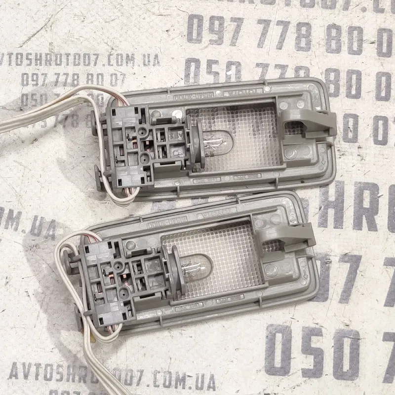 Ліхтар салону Toyota Corolla 06-13 1.6Б перед OEM 8134030100