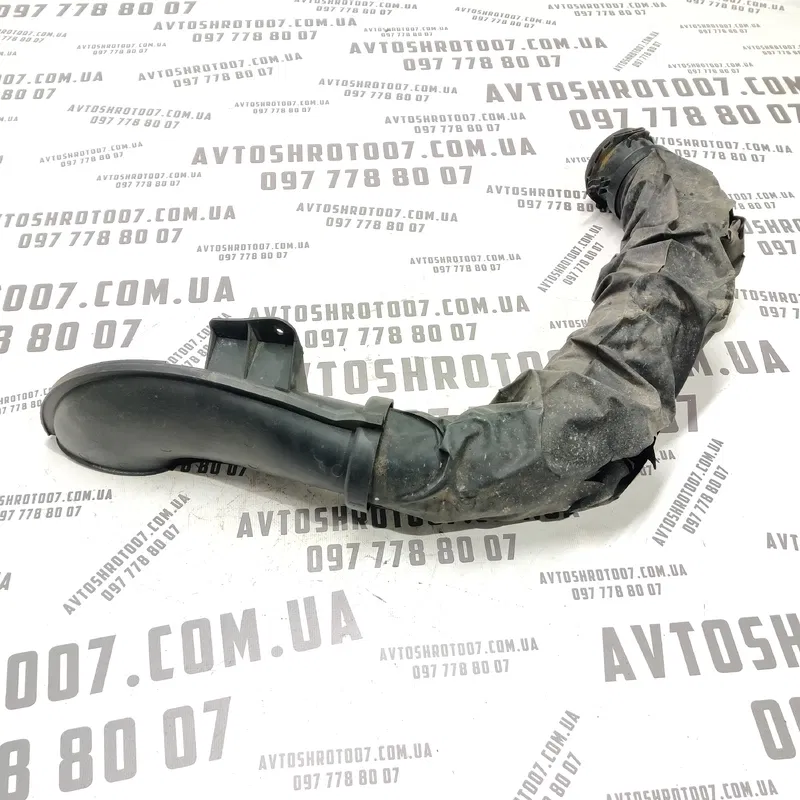 Патрубок пов. Peugeot 807 02-14 2.2 HDI лів. OEM 1484919080