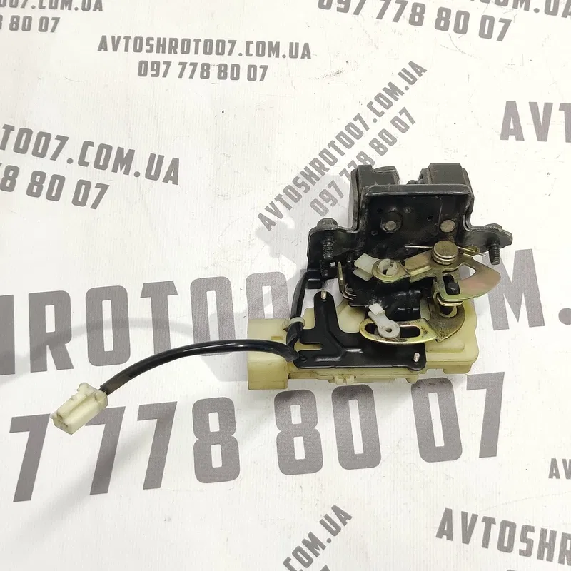 Замок кришки багажника Mazda Premacy (99-05) 1.8 Бензин зад