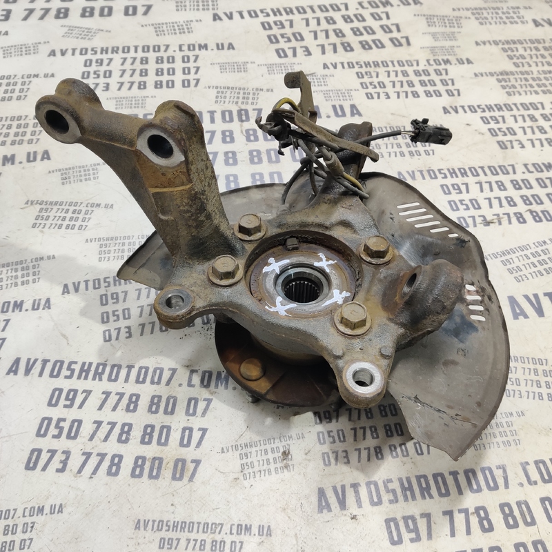 Кулак поворотний Toyota Corolla (06-13) 1.6 передній правий