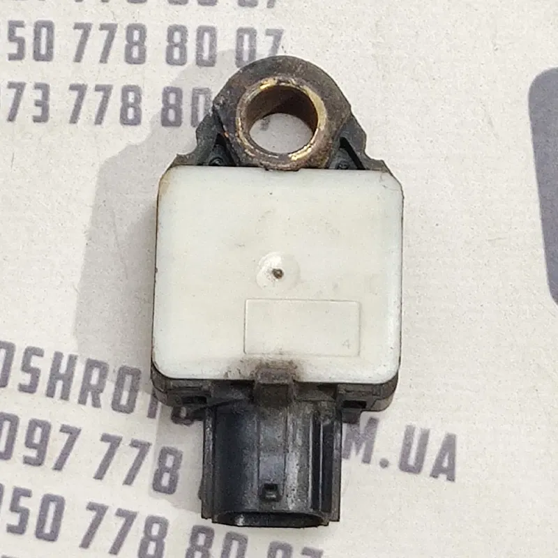 Датчик удару Outlander XL 06-12 2.0D правий OEM 8651a002