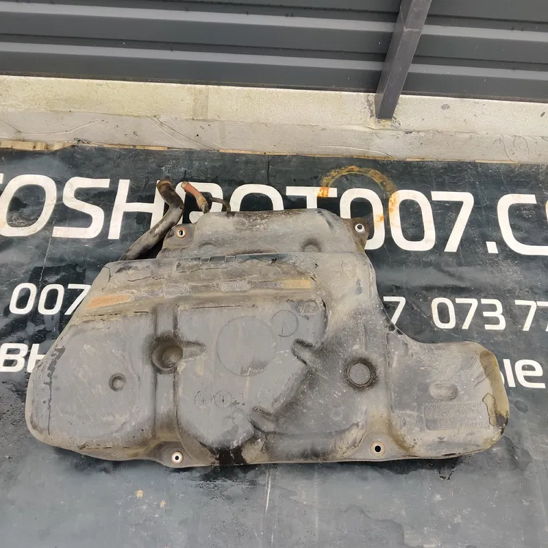 Бак паливний Toyota Corolla 06-13 1.6 Бензин OEM 771110AP00