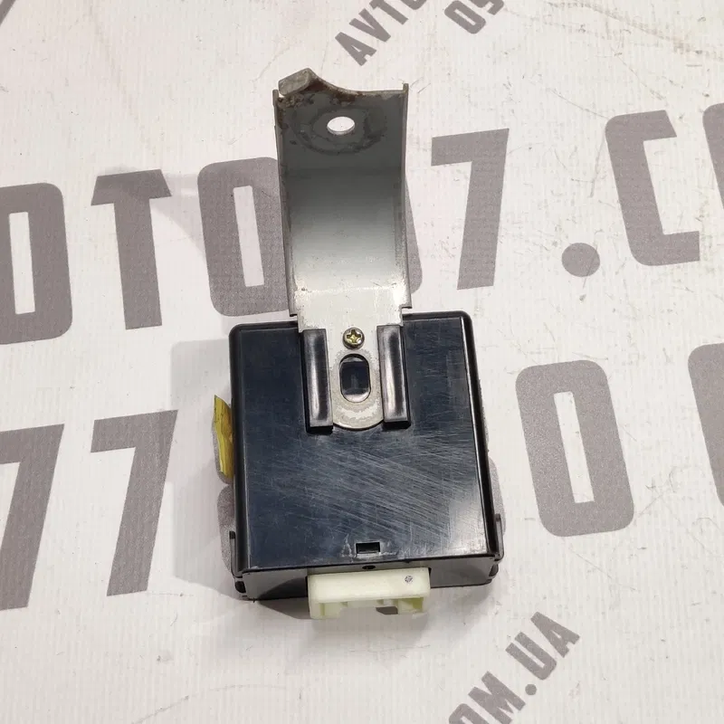 Реле Mazda Premacy 99-05 1.8 бенз. заднє праве OEM g8d322ab