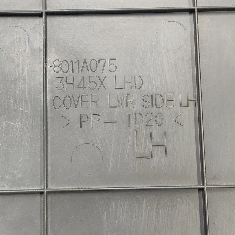 Накладка салон Mitsubishi Outlander XL 06-12 2.0D L 8011a075