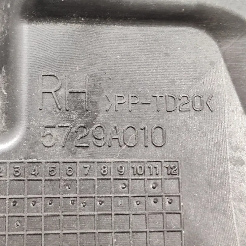 Накладка Mitsubishi Outlander XL (06-12) 2.0D OEM 5729a010