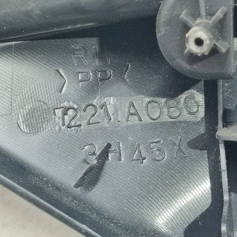 Накладка Mitsubishi Outlander XL 06-12 2.0D пер.пр. 7221a080