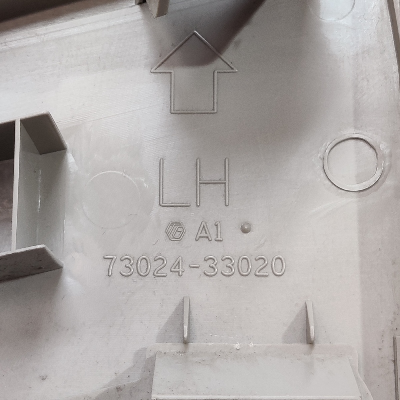 Накладка салону Toyota Corolla 06-13 1.6 ліва OEM 7302433020