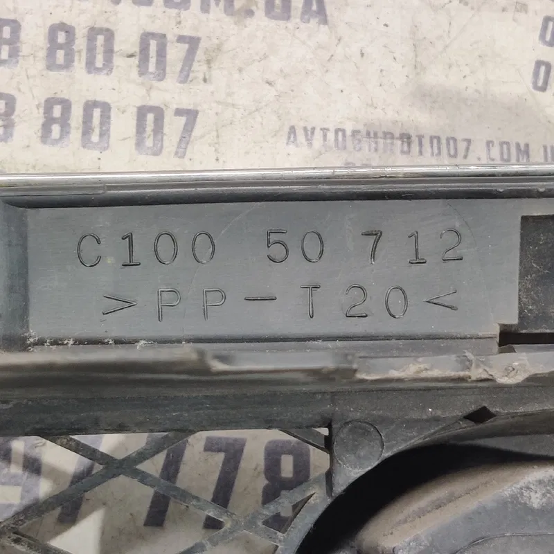 Решітка радіатора Mazda Premacy (99-05) 1.8 Бензин передня