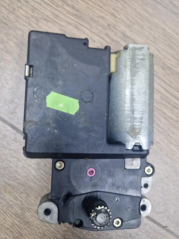 Моторчик люка Skoda Octavia (96-10) 1.6 бенз OEM 3A0959731B