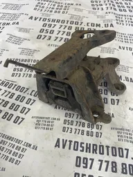 Кронштейн подушки Citroen C1 (05-14) 1.0 бенз лів OEM 1813K4