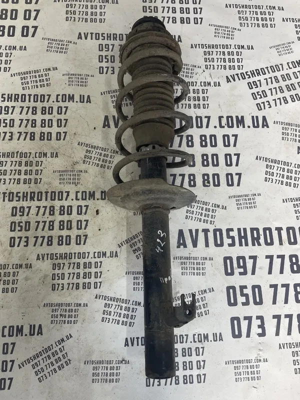 Стійка Citroen C1 (05-14) 1.0 Benz Прав Пер OEM B000771380