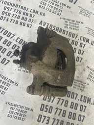 Супорт Citroen C1 (05-14) 1.0 Benz перед. правий OEM 4401G9