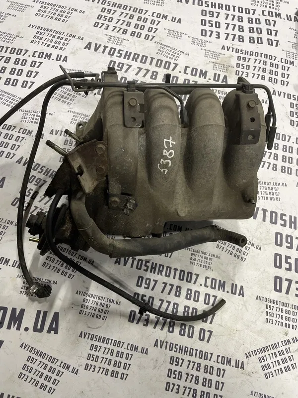 Впускний колектор Mazda 626 GE 91-98 1.8 бенз OEM FS0113100D