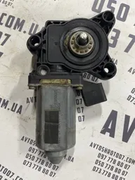 Мотор склопідіймача MB W220 (98-05) пер. прав. OEM 119650105