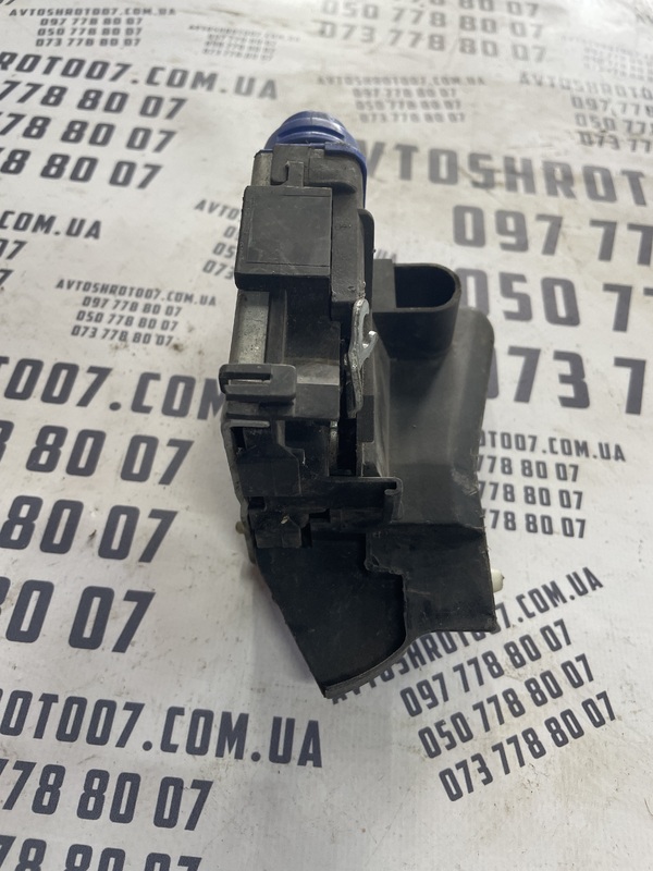 Замок дверей Audi A4 B5 (94-01) задній правий OEM 8D0839016A