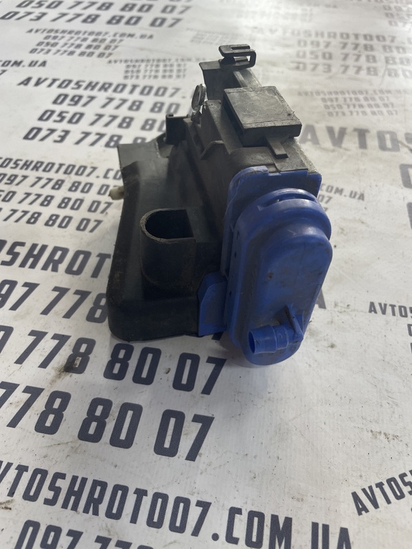 Замок дверей Audi A4 B5 (94-01) задній правий OEM 8D0839016A