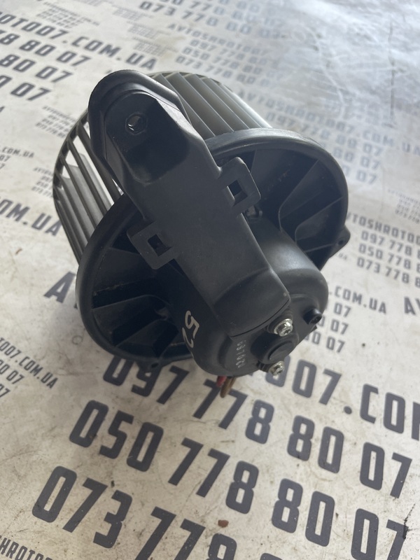 Мотор пічки Audi A6 C5 (97-05) 1.8 бензин OEM 4b1820021