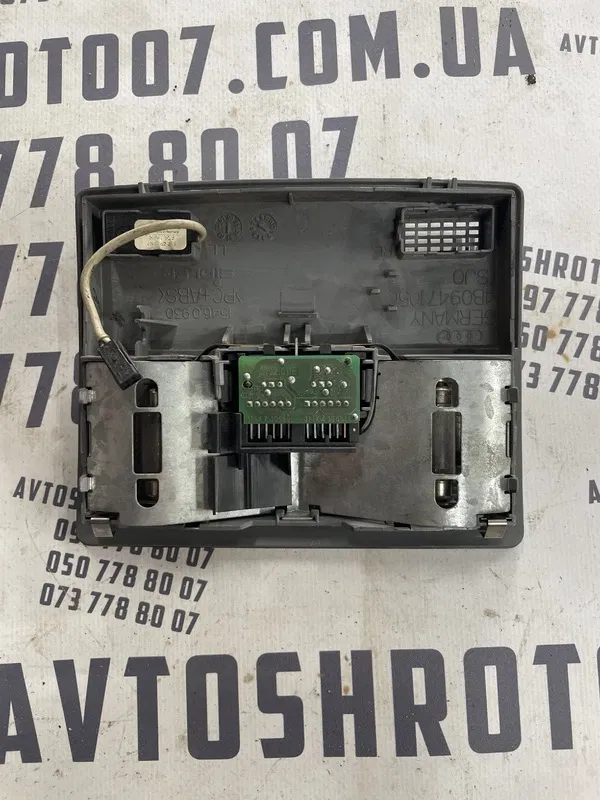 Ліхтар салону Audi A6 C5 (97-05) OEM 4B0947105С