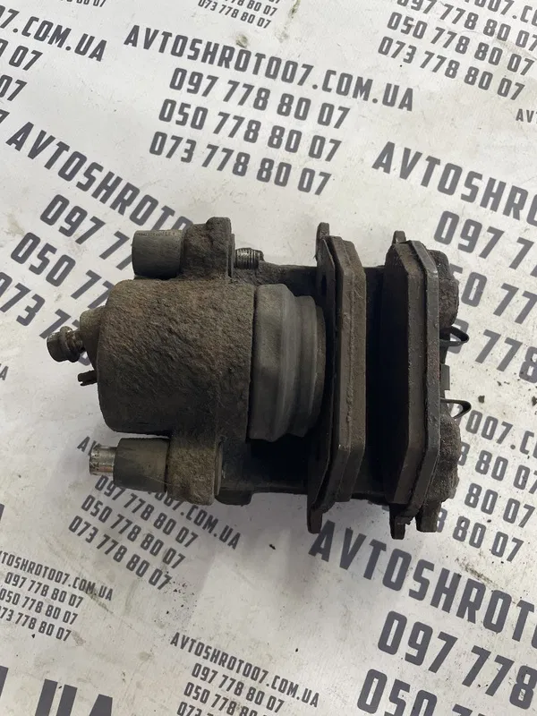 Супорт VW Golf 4 (97-06) 1.9D передня права OEM 11817100221