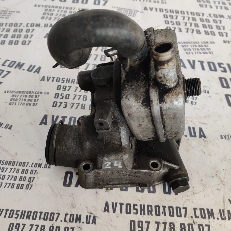 Радіатор масляний Volkswagen Passat B3 (88-93) OEM 68115417