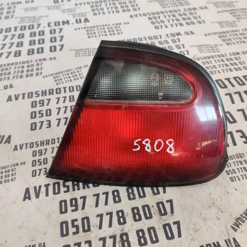 Ліхтар задній Mazda Xedos 6 (92-99) правий OEM OP21W