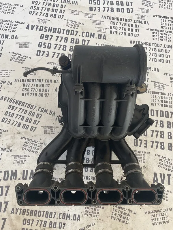 Впускний колектор Audi A4 B5 04-08 2.0 ALT OEM 06b133210aj