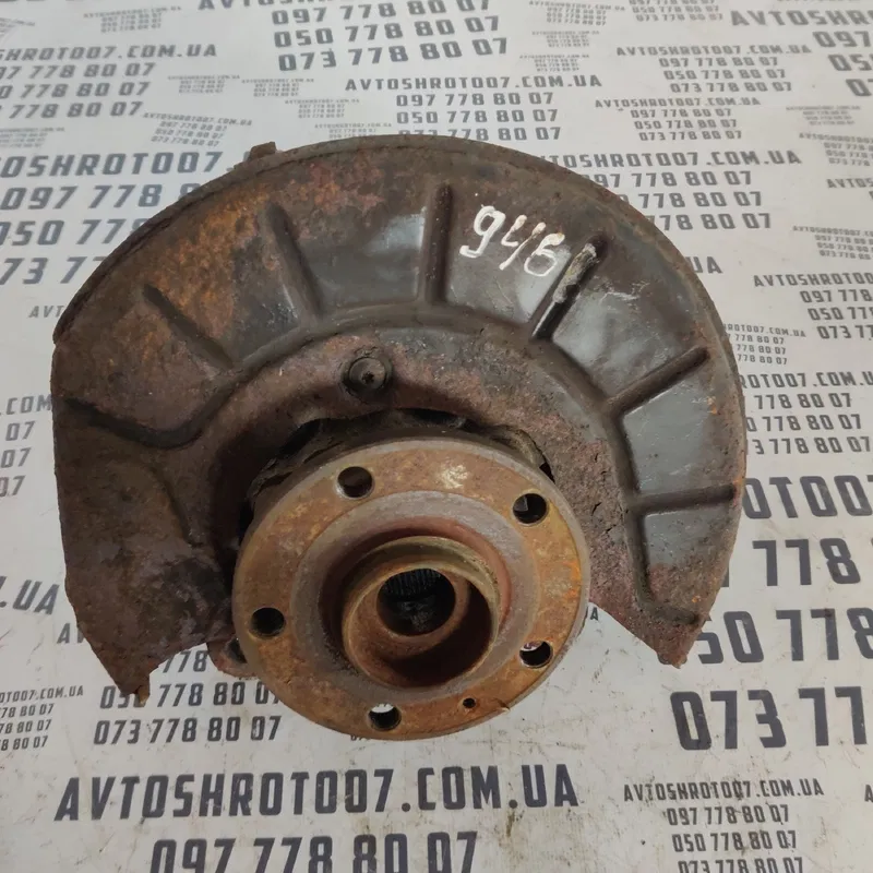 Цапфа Skoda Octavia A5 (04-13) 2.0 передня права 1K0407256AA