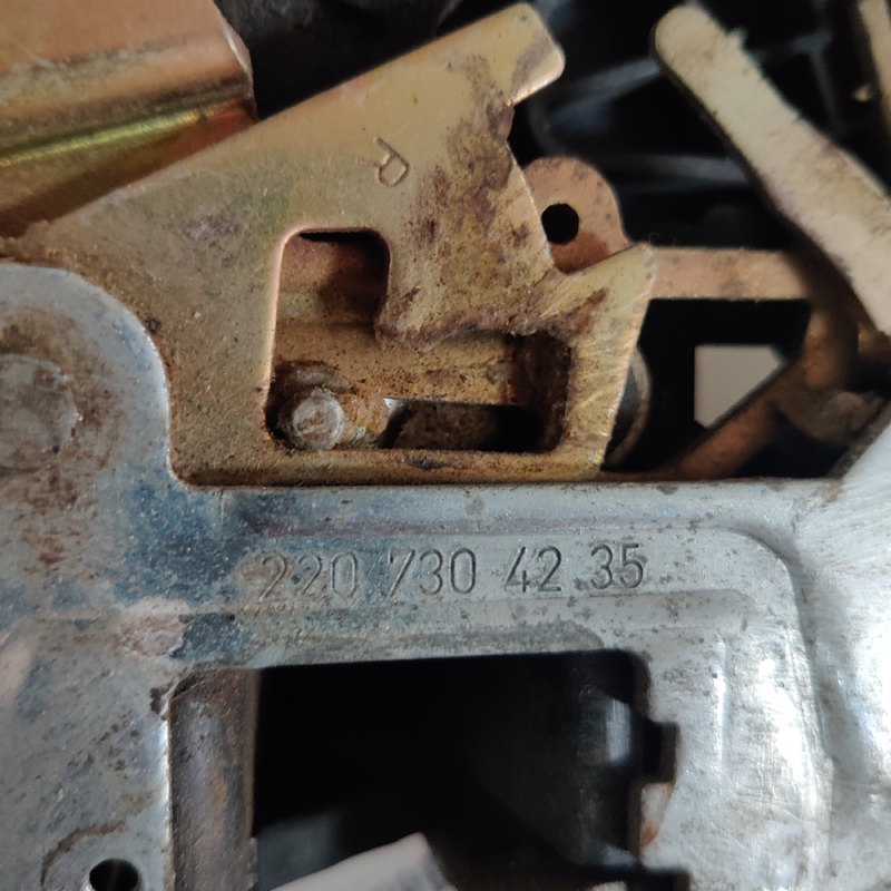 Замок дверей Mercedes W220 (98-05) задній правий 2207304235