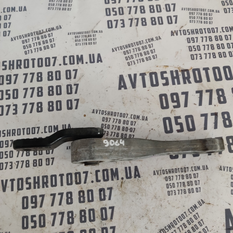 Подушка двигуна Skoda Octavia A5 04-13 нижня OEM 1K0199855BB
