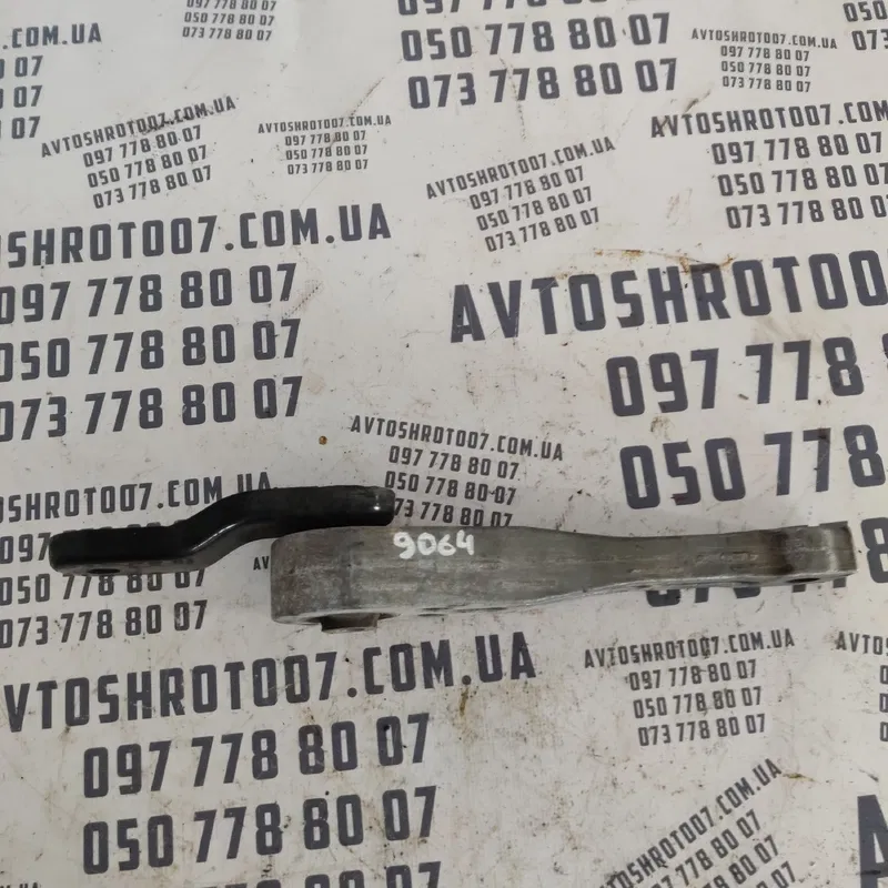 Подушка двигуна Skoda Octavia A5 04-13 нижня OEM 1K0199855BB