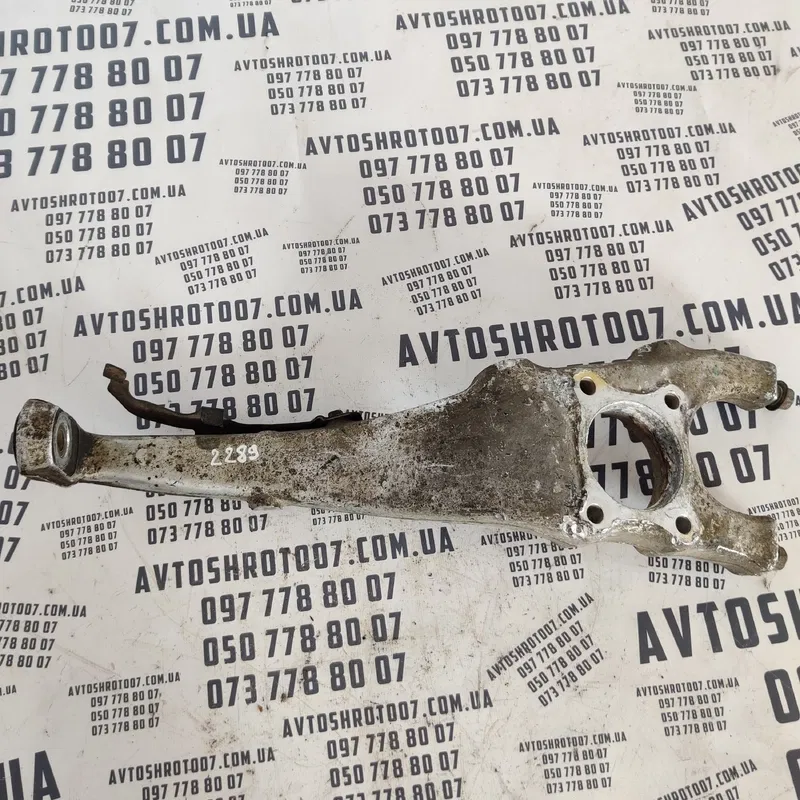 Поворотний кулак Lexus LS 430 (00-06) 4.3 передній лівий