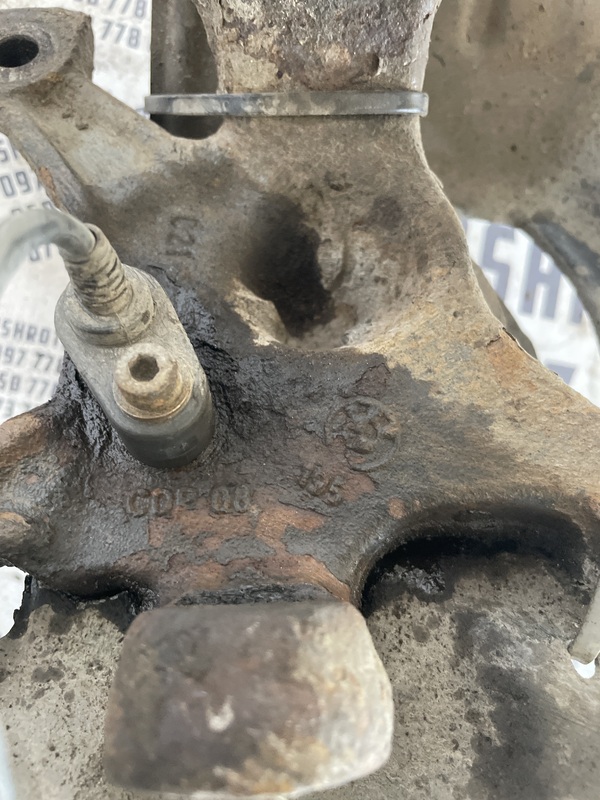 Цапфа BMW E46 (98-05) 1.8 бензин ліва передня OEM 871778MT
