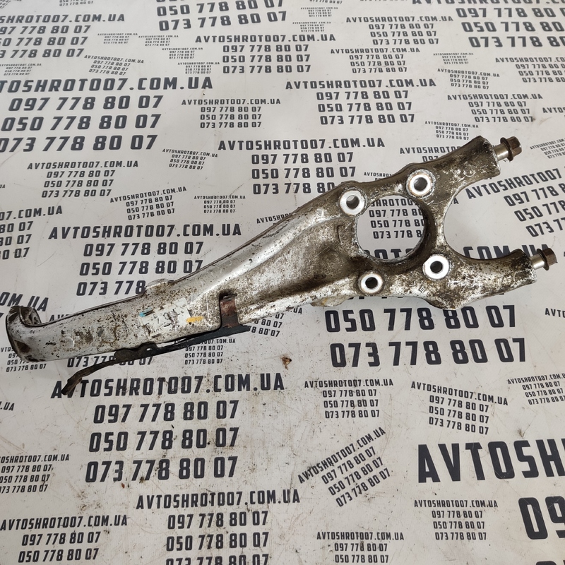 Поворотний кулак Lexus LS 430 (00-06) 4.3 передній лівий