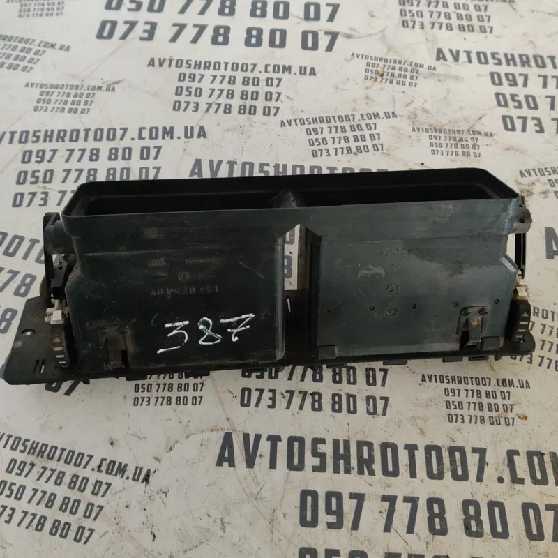 Дефлектор обдуву Audi A6 C5 (97-05) центр OEM 4B1820951