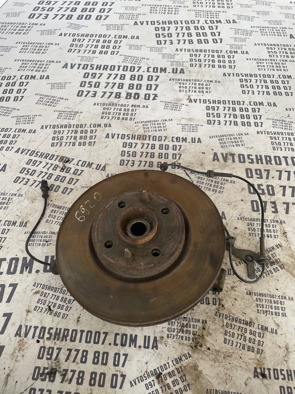 Цапфа Renault Scenic 1 (96-03) 1.6 перед. права OEM 11788007
