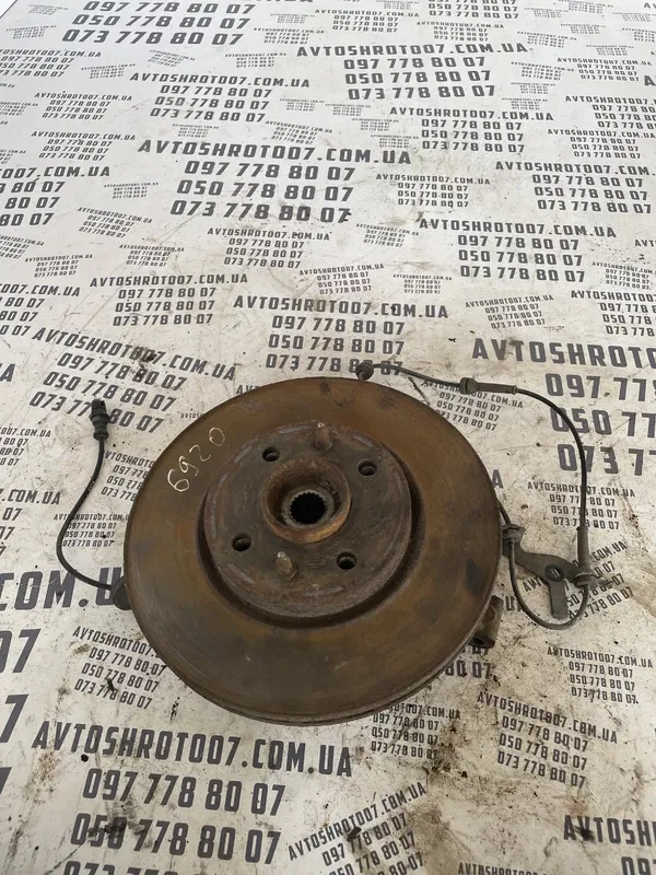 Цапфа Renault Scenic 1 (96-03) 1.6 перед. права OEM 11788007