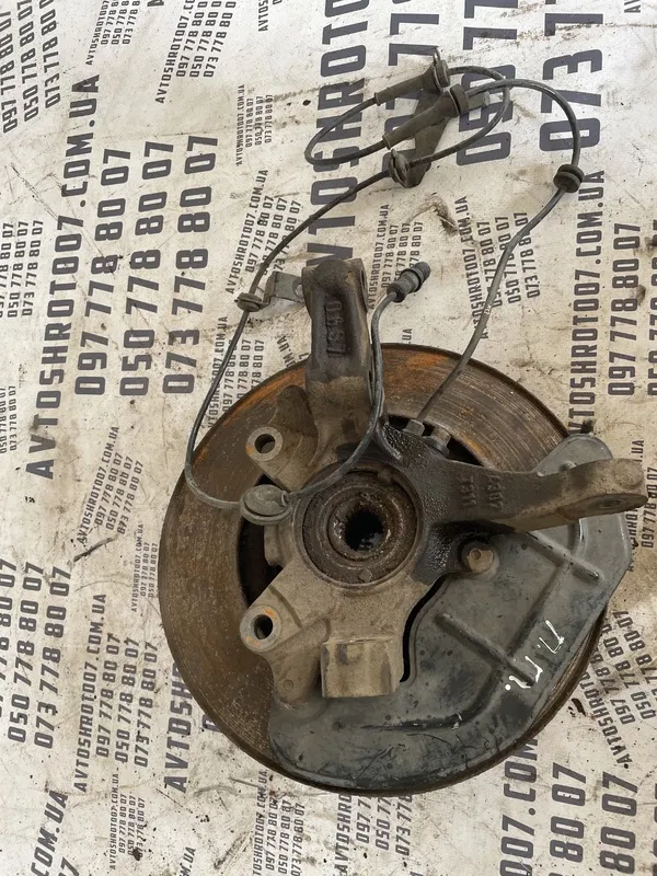 Цапфа Renault Scenic 1 (96-03) 1.6 перед. права OEM 11788007