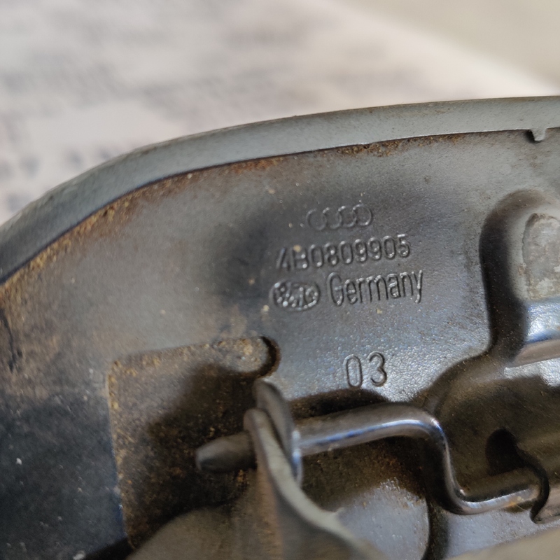 Лючок бака Audi A6 C5 (97-05) OEM 4b0809905