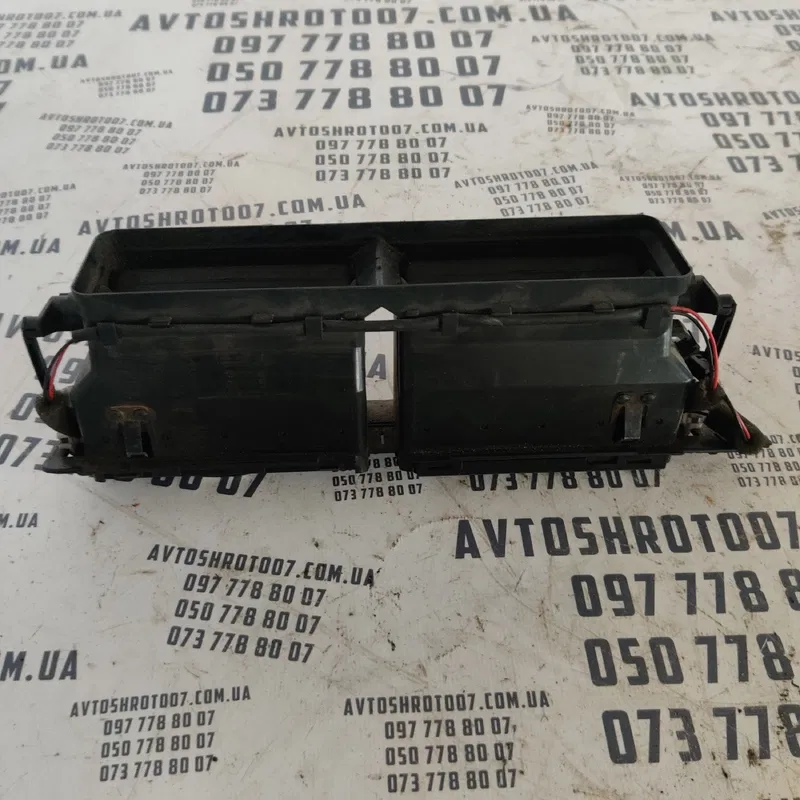 Дефлектор обдуву Audi A6 C5 (97-05) центр OEM 4B1820951