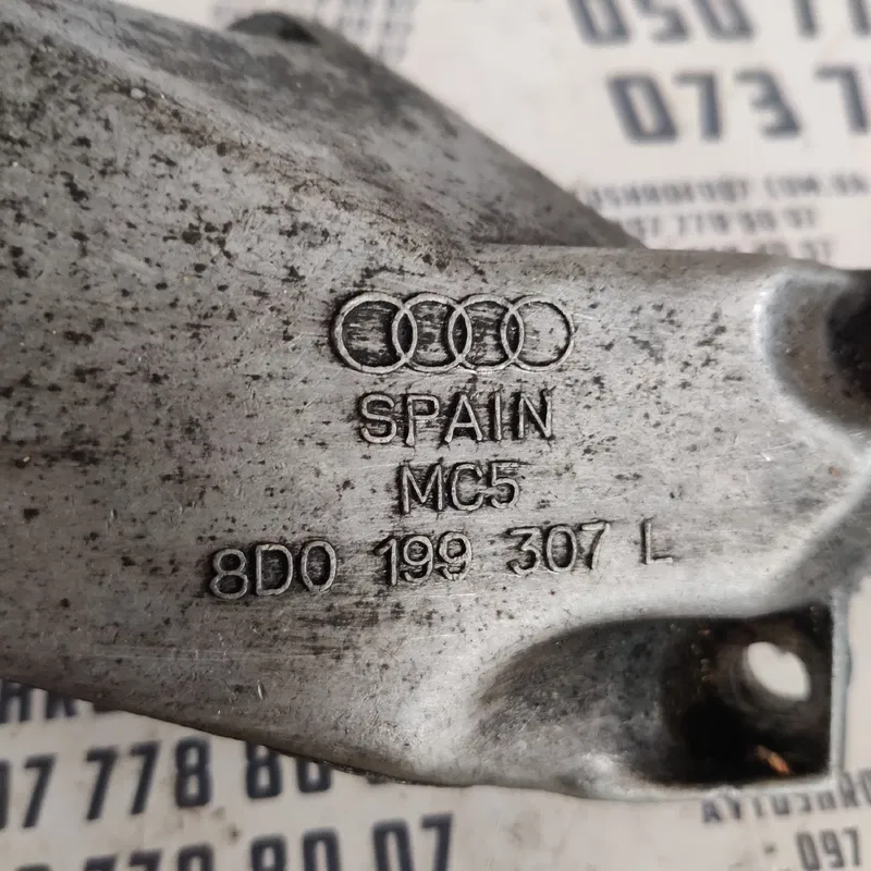 Кронштейн подушки двигуна Audi A4 B5 (94-01) OEM 8D0199307L
