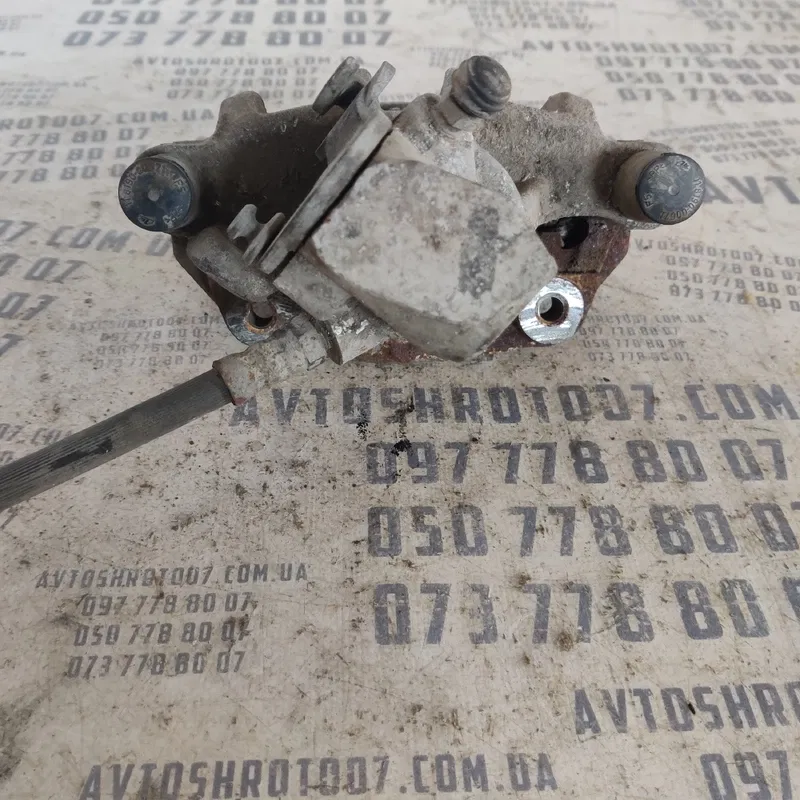 Тормозний супорт Mazda 3 BK передній правий OEM 619802H105S