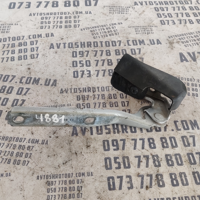 Петля капоту Skoda Superb 1 (01-08) права OEM 3b0823302a