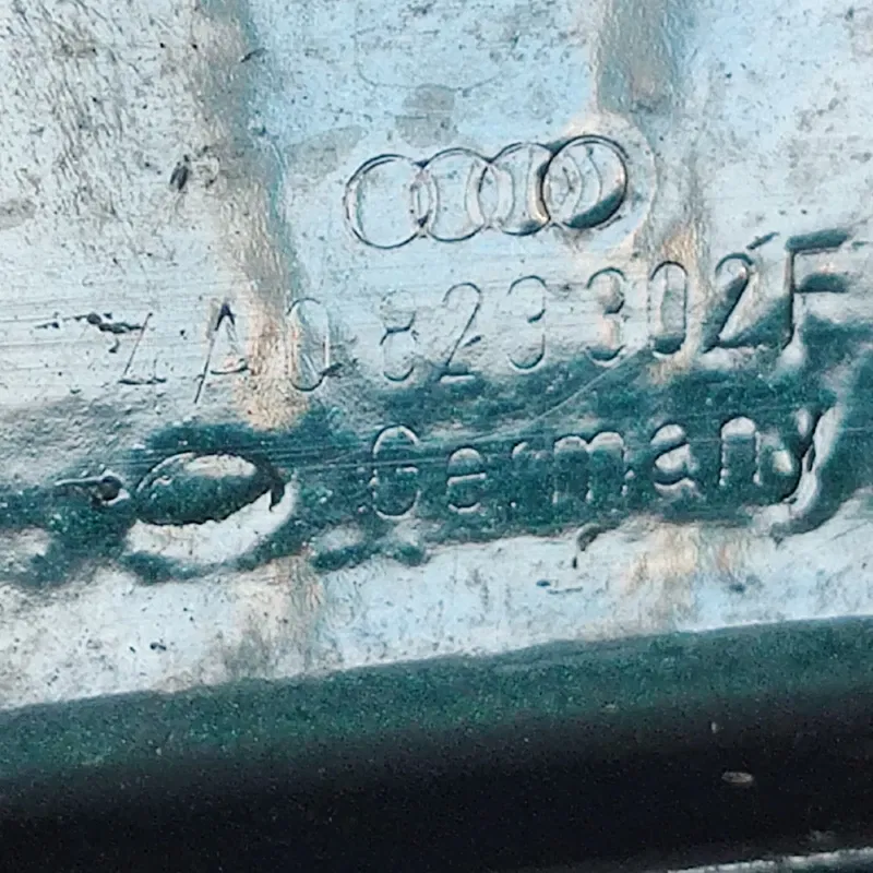 Петля капоту Audi A6 C4 (94-97) права OEM 4a0823302f