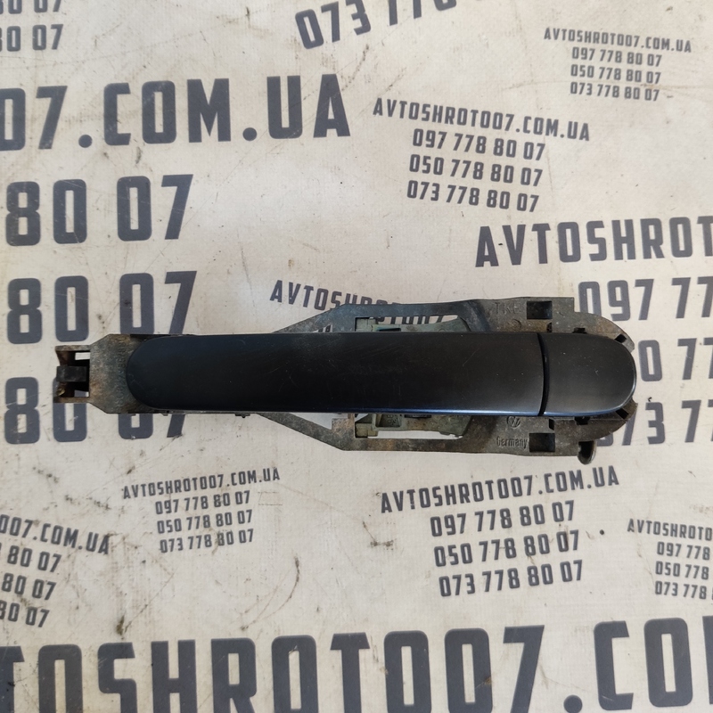 Ручка зовнішня VW Golf 4 (97-06) задня ліва OEM 3b0837885