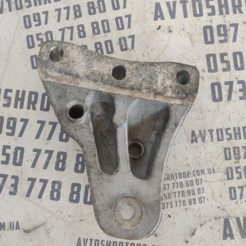 Кронштейн подушки двигуна VW Polo Права OEM 600199185T
