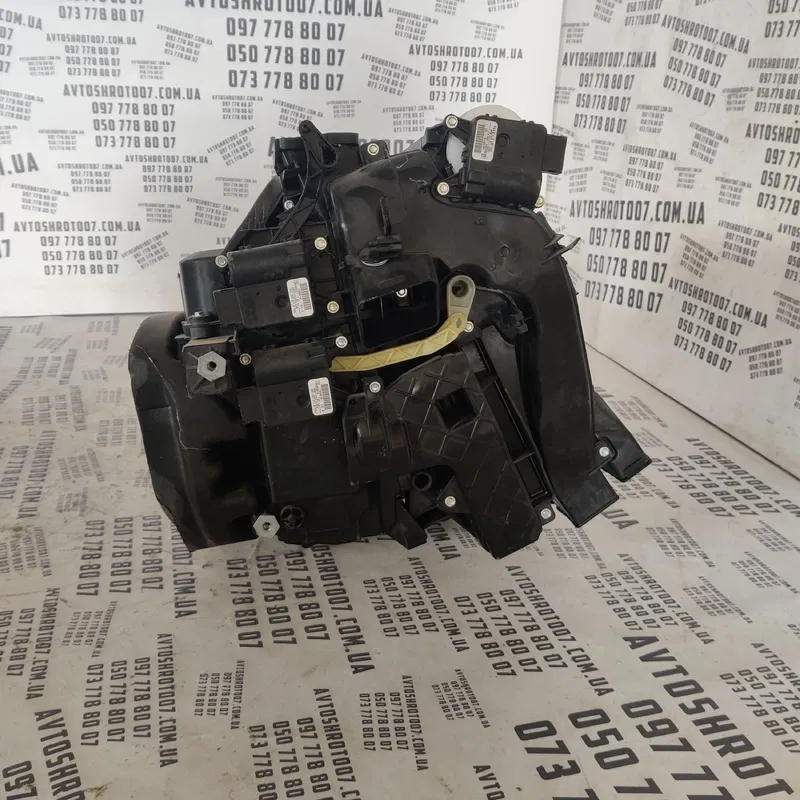 Корпус пічки Volkswagen Passat B8 USA (11-19) 561820003